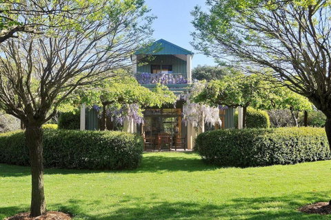 Tree Elle Retreat - QLD Tourism 0