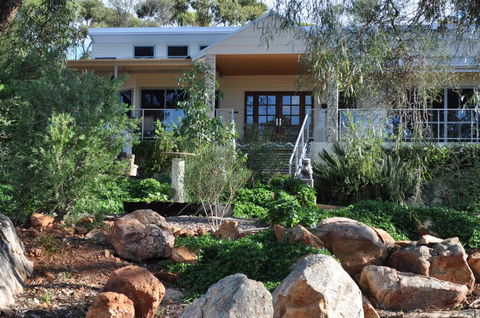 Tree Lodge - Queensland Tourism 0
