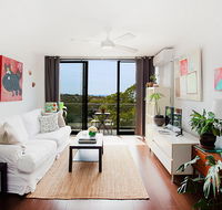 Treetop Retreat Five Minute Stroll To The Beach - QLD Tourism