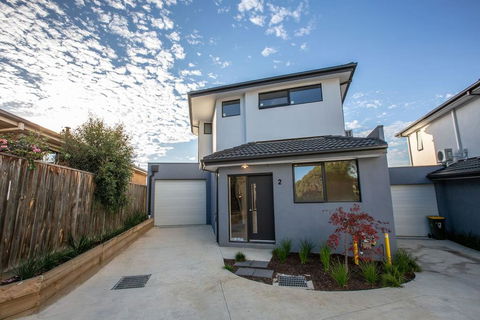 Trendy Sweet Home 4Beds@Blackburn South - Queensland Tourism 0