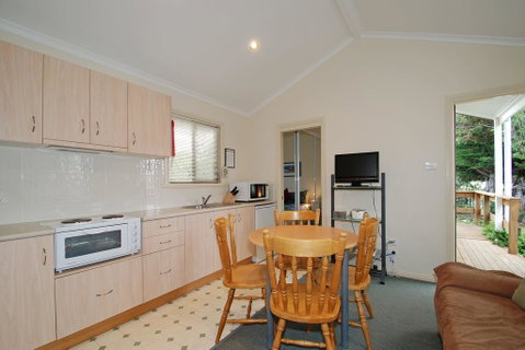 Triabunna Cabin & Caravan Park - QLD Tourism 0