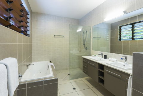 Trito - Luxury Holiday House - QLD Tourism 3