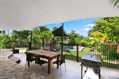 Tropical House, Pool And Extra Bungalow, 4 Bedrooms - QLD Tourism 2