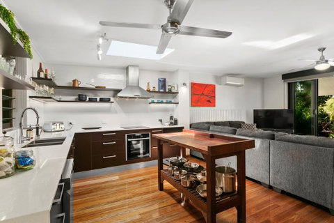 Tropical House, Pool And Extra Bungalow, 4 Bedrooms - QLD Tourism 3