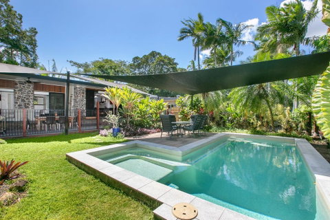 Tropical House, Pool And Extra Bungalow, 4 Bedrooms - QLD Tourism 0