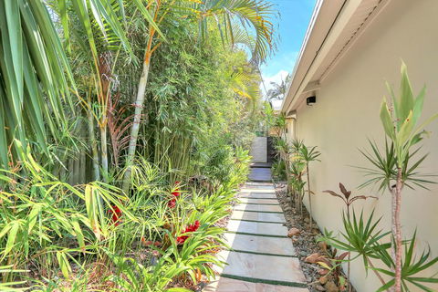 Tropical Oasis - QLD Tourism 2