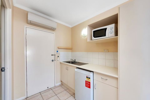 Tropical Queenslander - QLD Tourism 2