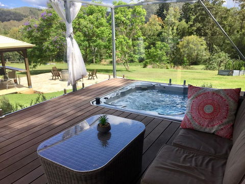 Tuckers Retreat - Queensland Tourism 2