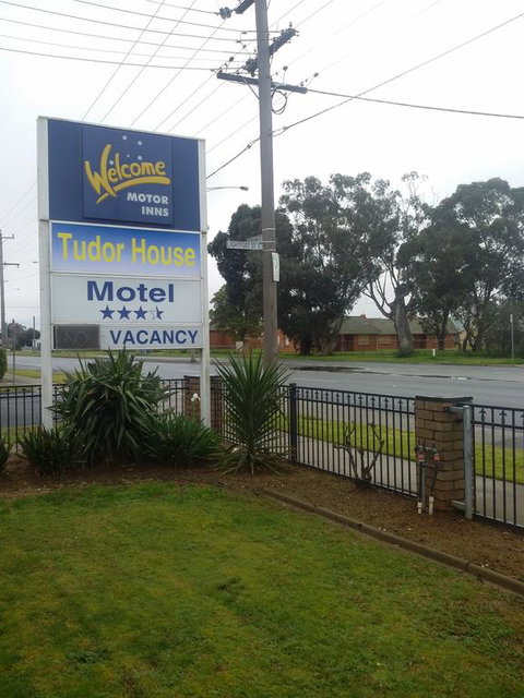 Tudor House Motel - QLD Tourism 3