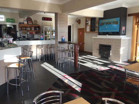 Tumut Star Hotel - QLD Tourism 1