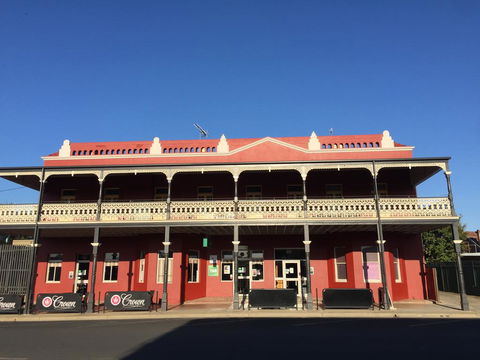 Tumut Star Hotel - QLD Tourism 0