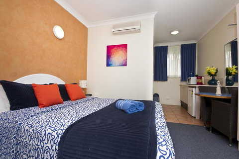 Tuncurry Beach Motel - QLD Tourism 3
