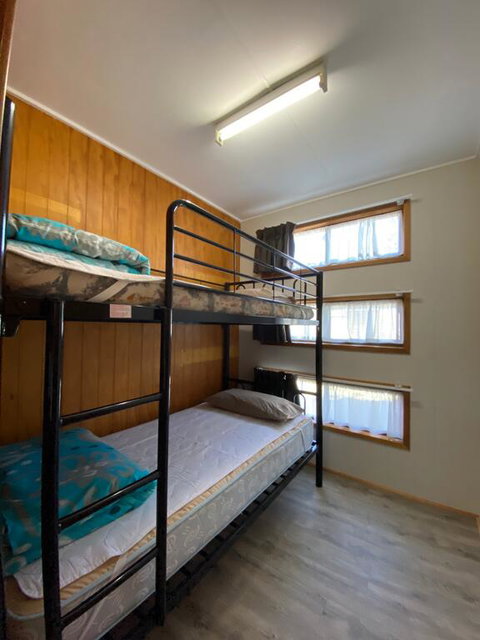 Twin Dolphins Holiday Park - QLD Tourism 1