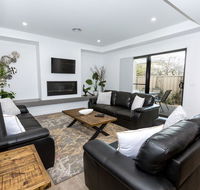 TWO TEN Sleeps 10 Luxury CBD Accommodation - Queensland Tourism