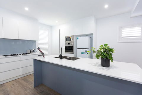 TWO TEN Sleeps 10! Luxury CBD Accommodation - Queensland Tourism 3