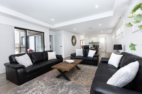 TWO TEN Sleeps 10! Luxury CBD Accommodation - Queensland Tourism 2