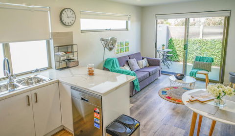 U201 Brunswick Living Brand New Deluxe Balcony Upper Floor Apartment Close To Airport And CBD - QLD Tourism 0
