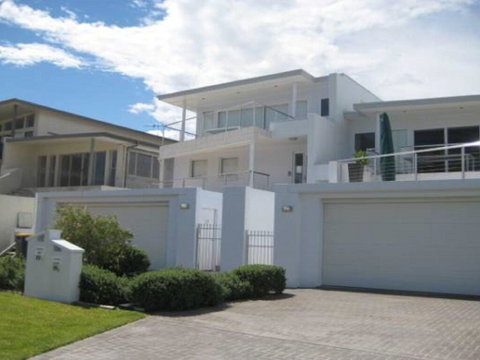 Ultimate Beach House' 19a Graham Street - Views , Peace & Quiet - QLD Tourism 2