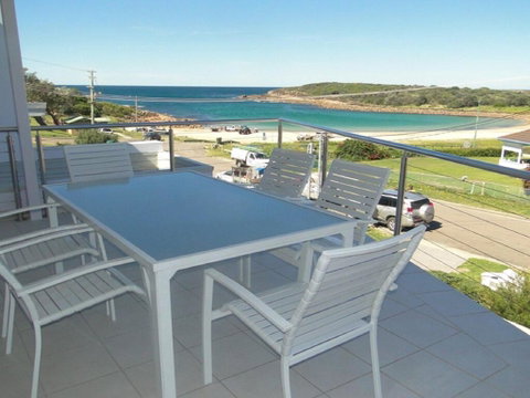 Ultimate Beach House' 19a Graham Street - Views , Peace & Quiet - QLD Tourism 0