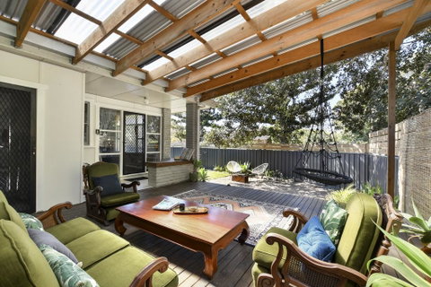 UMINA BEACH KOKOMO- Walk To The Beach, FAMILY And PET FRIENDLY Set Of 3 Vintage Original Holiday Flats & Vintage Caravan And Bat - QLD Tourism 2