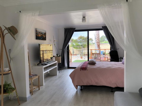 Unique Quiet Bungalow Little Bali Geelong - QLD Tourism 1
