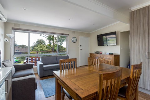 Upstairs Cottage On Beachurst - QLD Tourism 2
