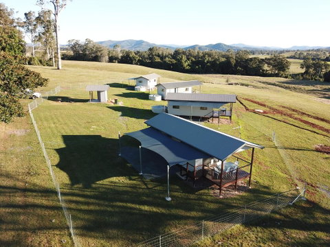 Valley Cabins By The Creek - QLD Tourism 0