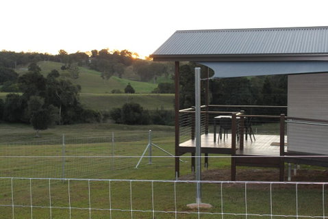 Valley Cabins By The Creek - QLD Tourism 2