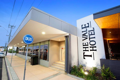 Vale Hotel - QLD Tourism 1