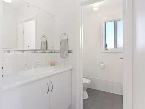 VALLEY VIEWS - 10 Valley Heights Drive - QLD Tourism 1