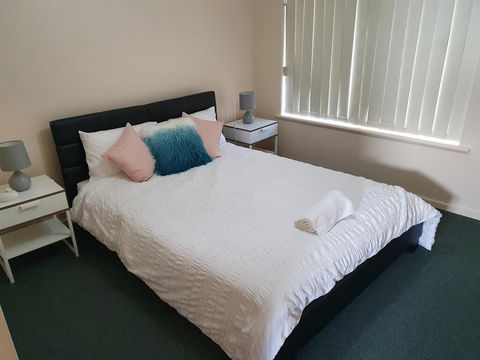 Value 2 Bed Villa Close To QEH + Airport + City + Beach - Queensland Tourism 0