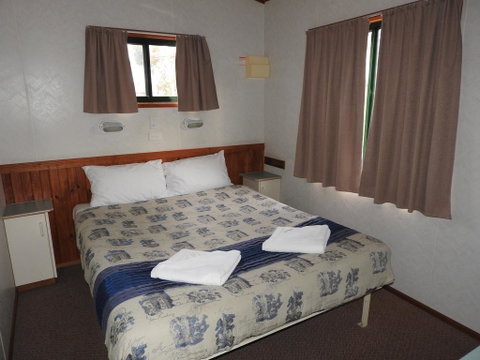 Victoria Lake Holiday Park - QLD Tourism 1