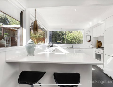 Victorian Beach House - QLD Tourism 0