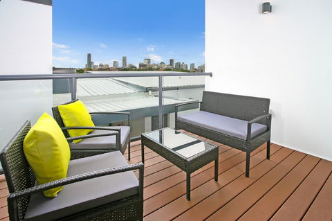 Views From Red Hill - Modern And Spacious Split-Level Executive 3BR Red Hill Apartment Close To CBD - QLD Tourism 2