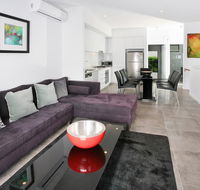 Views from Red Hill - Modern and Spacious Split-Level Executive 3BR Red Hill Apartment Close to CBD - QLD Tourism