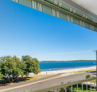 VIEWS VIEWS VIEWS Front Top Floor Waterfront Unit - Chnook Apartments South Esp Bongaree - QLD Tourism