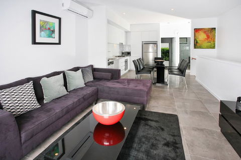 Views From Red Hill - Modern And Spacious Split-Level Executive 3BR Red Hill Apartment Close To CBD - QLD Tourism 0