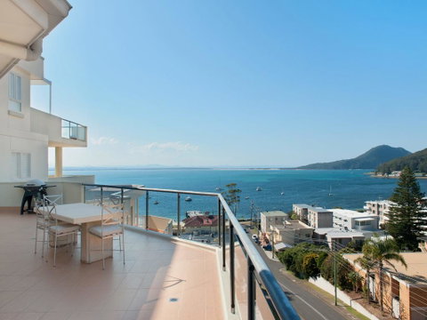 Views, Views & More Views, Sub-Penthouse In Shoal Bay - QLD Tourism 2