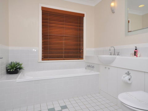 Villa 3br Vista Resort Condo Located Within Cypress Lakes Resort (nothing Is More Central) - Queensland Tourism 1