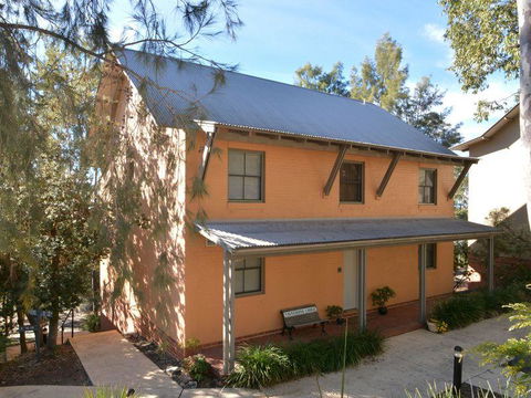 Villa 4br Vignerons Lodge Resort Condo Located Within Cypress Lakes Resort (nothing Is More Central) - Queensland Tourism 0
