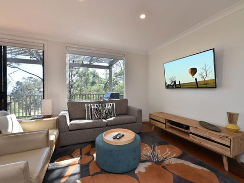 Villa Executive 2br Quattro Resort Condo Located Within Cypress Lakes Resort (nothing Is More Central) - Queensland Tourism 1