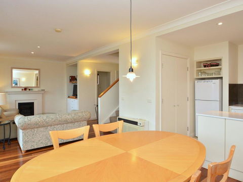 Villa Executive 2br Rose Resort Condo Located Within Cypress Lakes Resort (nothing Is More Central) - Queensland Tourism 3