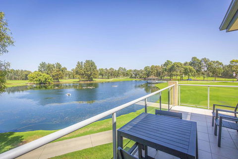 Villa On The Green - QLD Tourism 2