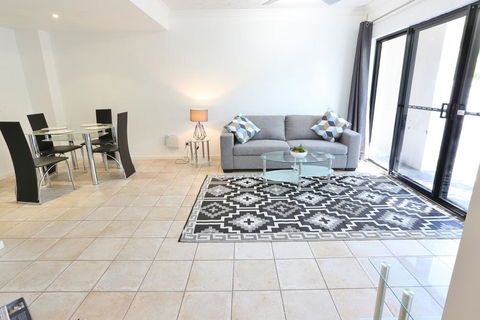 Villa Via Veneto - QLD Tourism 0