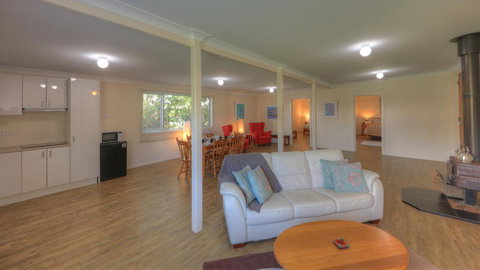 Village Stays Coldstream Gallery Bungalow - QLD Tourism 3