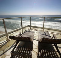 Viscount on the Beach - Queensland Tourism