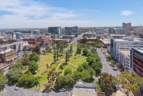 Vision On Morphett Adelaide Central - QLD Tourism 3