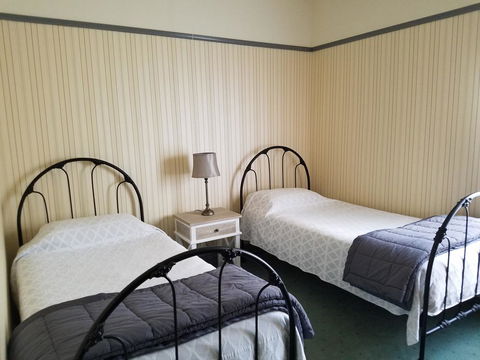 Wagga Wagga Country Cottages - Queensland Tourism 3