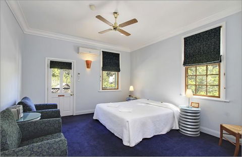 Walhalla's Star Hotel - QLD Tourism 3