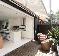Walk to beach from this Stylish Bronte Oasis w AC wifi and free parking - QLD Tourism